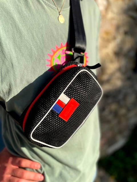 Sac banane en tissu automobile upcyclé tressé noir KMB