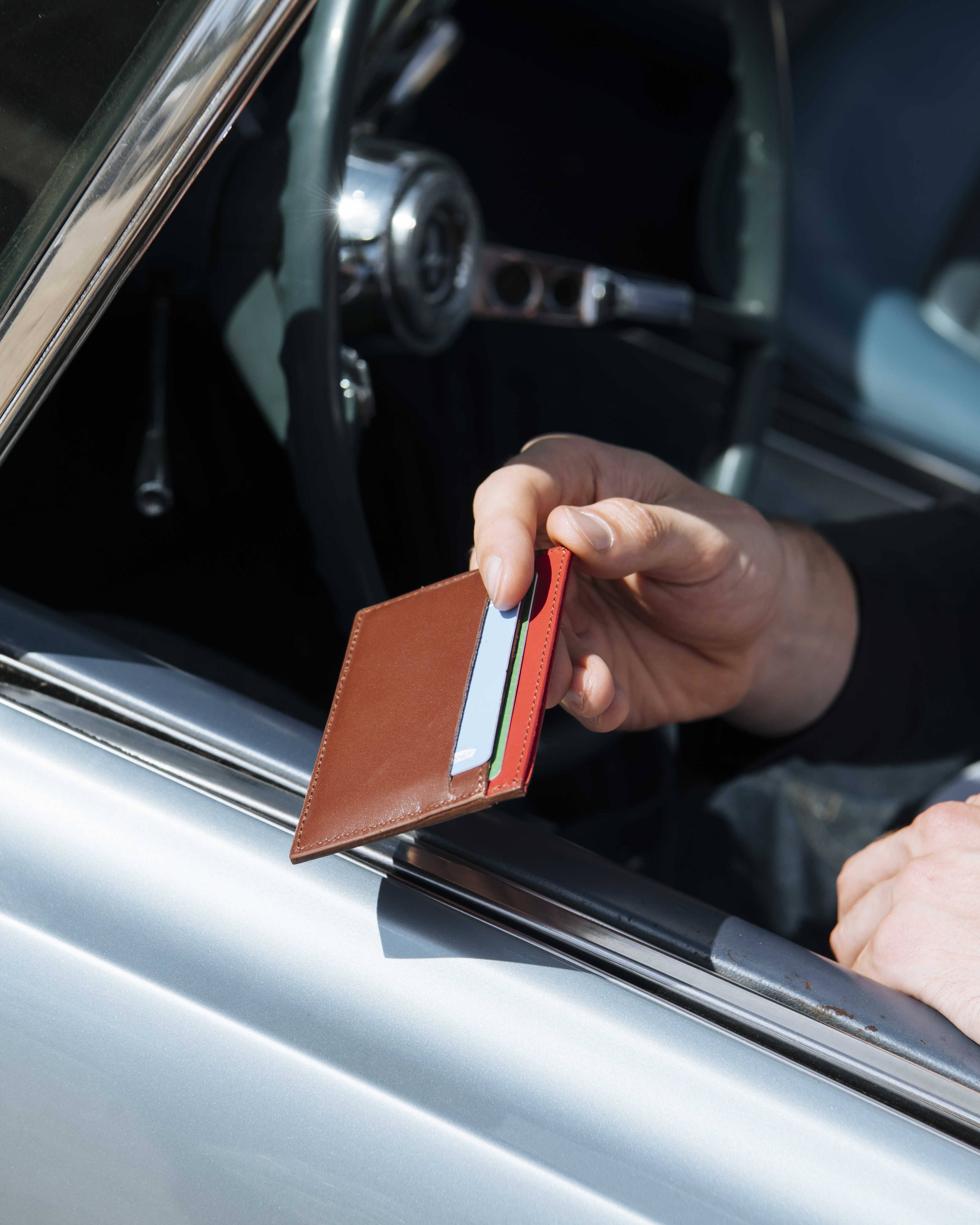 Porte-cartes en cuir upcyclé argile et rouge AR