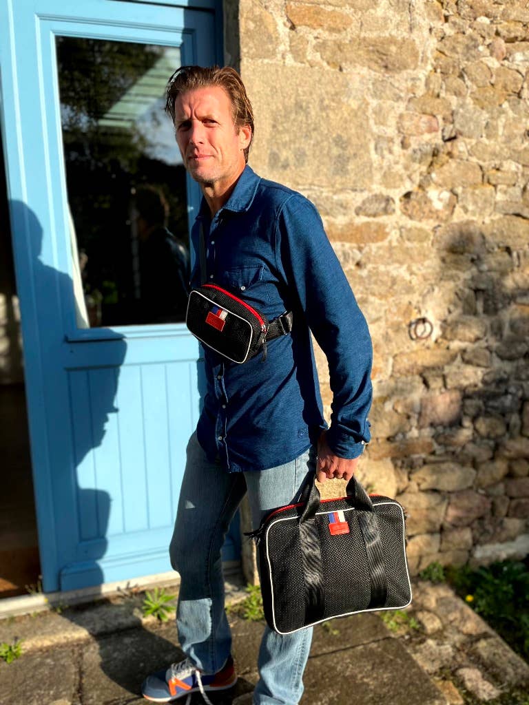 Sac banane en tissu automobile upcyclé tressé noir KMB